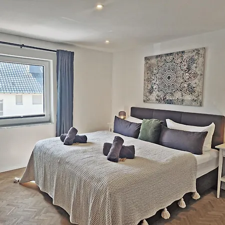 Exklusives 212 Qm Mit 2 - Garten, Grill & Sauna!