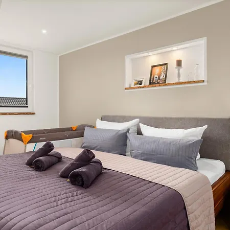 Premium Feelgood Ferienhaus - 212 Qm - Sauna, Garten, Terrasse & Grill - Bis Zu 12 Gaeste - 2 Apartments - Ideal Fuer Familien & Gruppen